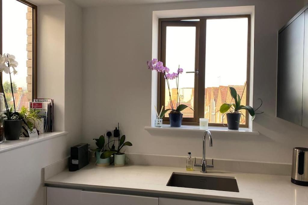 London Luxe: Stylish Studio Екстер'єр фото